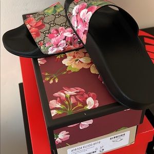Gucci Flora Slides